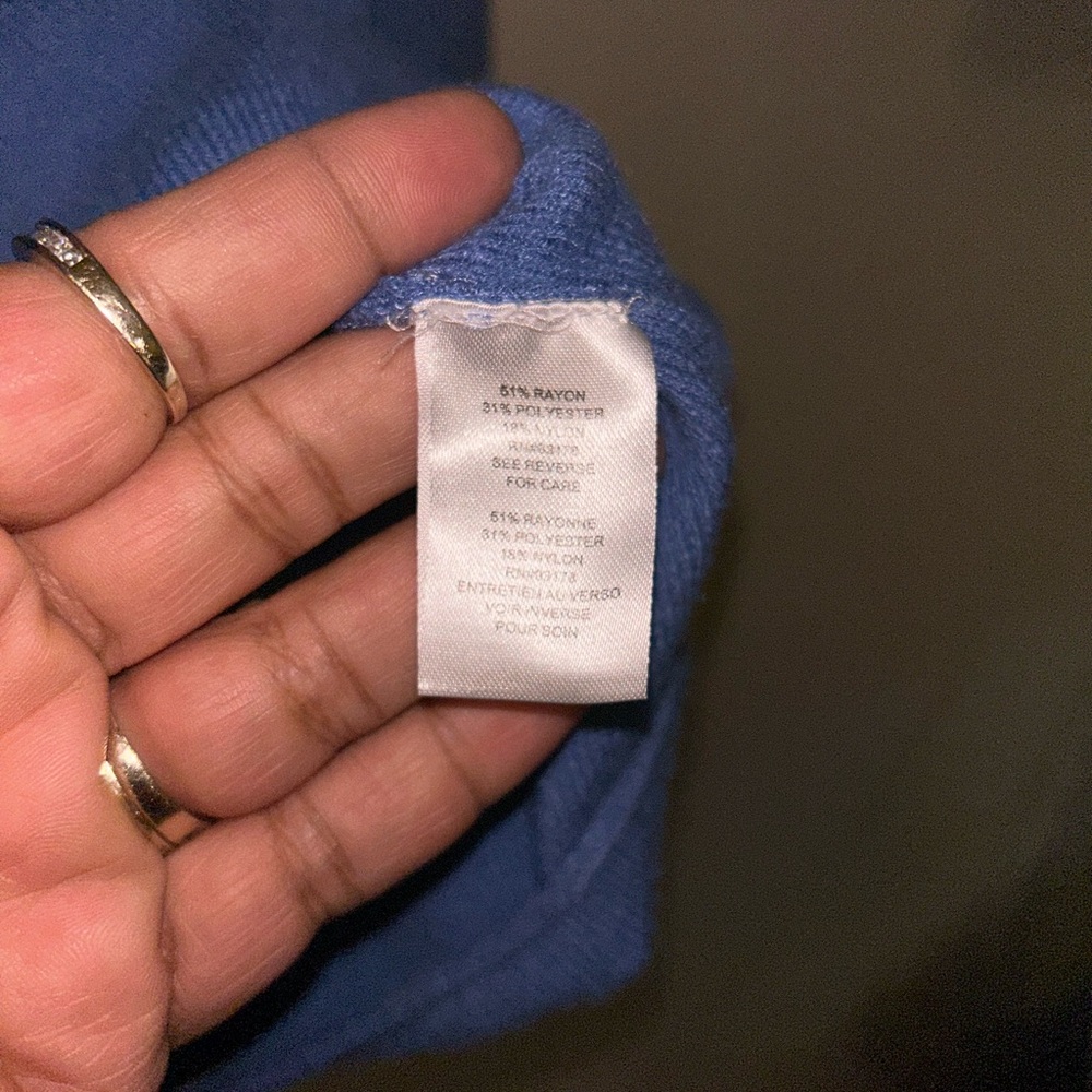 T Tahari Sweater - lightweight v-neck pullover sweater in buttercup blue - Picture 7 of 9